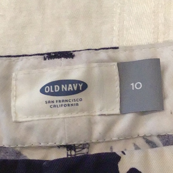 Old Navy Patterned Shorts Size 10 - Picture 2 of 3